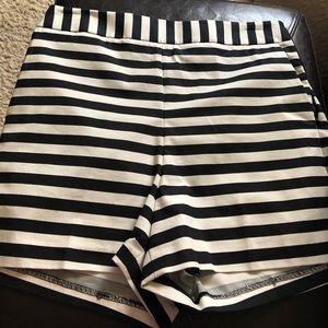 Express new black and white shorts size 00